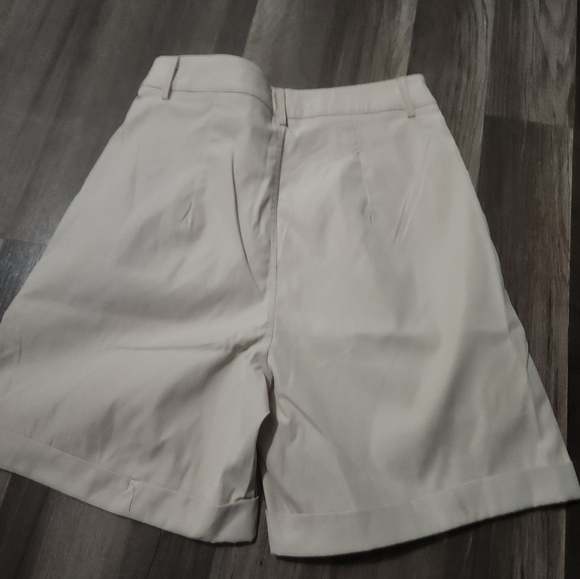 MISSLOOK Bermuda Shorts with Pockets Khaki size Small - Picture 3 of 3
